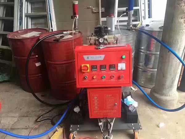 氣動噴涂機(jī)(圖2) JNJX-III(E)型氣動噴涂機(jī)養(yǎng)殖場保溫施工案例
